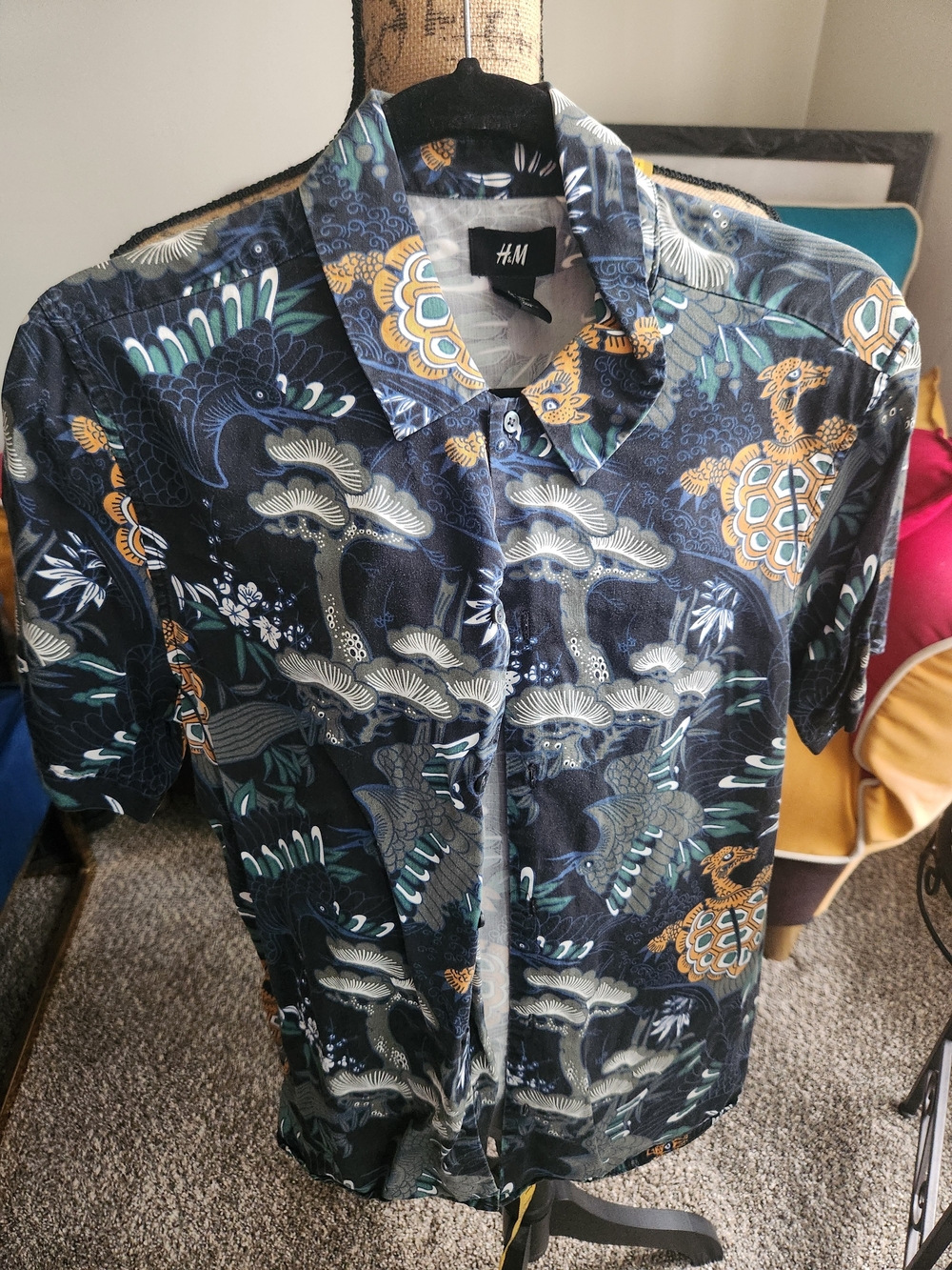 H&M Men's Navy Blue Floral & Bird Short-Sleeve Button-Down Shirt